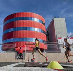 Iker Diges y Alicia Carrera se han proclamado campeones navarros de la distancia de 5 kilómetros en una carrera que ha acogido el Circuito de Los Arcos y que ha sido la primera prueba celebrada en Navarra tras la irrupción de la covid-19.