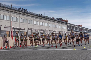 Iker Diges y Alicia Carrera se han proclamado campeones navarros de la distancia de 5 kilómetros en una carrera que ha acogido el Circuito de Los Arcos y que ha sido la primera prueba celebrada en Navarra tras la irrupción de la covid-19.