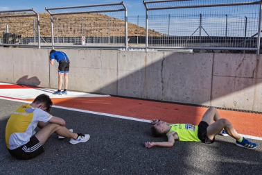 Iker Diges y Alicia Carrera se han proclamado campeones navarros de la distancia de 5 kilómetros en una carrera que ha acogido el Circuito de Los Arcos y que ha sido la primera prueba celebrada en Navarra tras la irrupción de la covid-19.