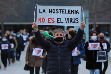 Profesionales de a hostelería se manifestaron este martes, 1 de diciembrem, en Pamplona para reclamar más ayudas al sector.
