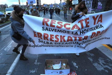 Profesionales de a hostelería se manifestaron este martes, 1 de diciembrem, en Pamplona para reclamar más ayudas al sector.