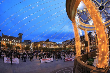 Profesionales de a hostelería se manifestaron este martes, 1 de diciembrem, en Pamplona para reclamar más ayudas al sector.
