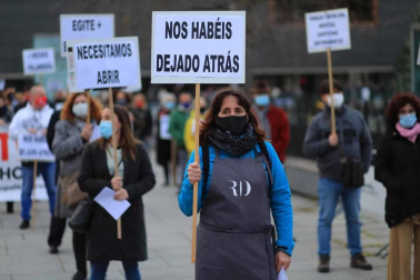 Profesionales de a hostelería se manifestaron este martes, 1 de diciembrem, en Pamplona para reclamar más ayudas al sector.