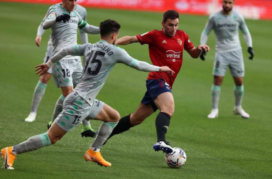 Galería de fotos del partido entre Osasuna y Betis, que ha finalizado con derrota rojilla por 0-2