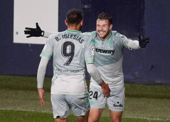 Galería de fotos del partido entre Osasuna y Betis, que ha finalizado con derrota rojilla por 0-2