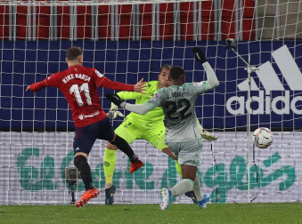 Galería de fotos del partido entre Osasuna y Betis, que ha finalizado con derrota rojilla por 0-2