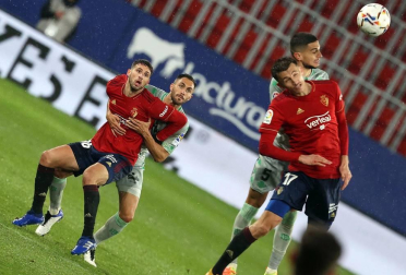 Galería de fotos del partido entre Osasuna y Betis, que ha finalizado con derrota rojilla por 0-2