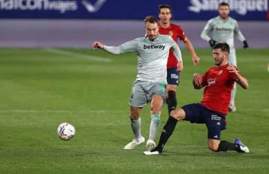 Galería de fotos del partido entre Osasuna y Betis, que ha finalizado con derrota rojilla por 0-2
