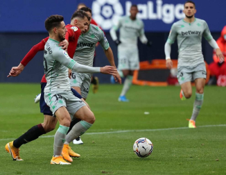 Galería de fotos del partido entre Osasuna y Betis, que ha finalizado con derrota rojilla por 0-2