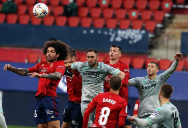 Galería de fotos del partido entre Osasuna y Betis, que ha finalizado con derrota rojilla por 0-2