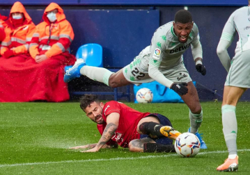 Galería de fotos del partido entre Osasuna y Betis, que ha finalizado con derrota rojilla por 0-2