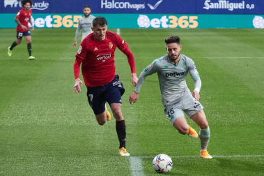 Galería de fotos del partido entre Osasuna y Betis, que ha finalizado con derrota rojilla por 0-2
