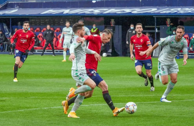 Galería de fotos del partido entre Osasuna y Betis, que ha finalizado con derrota rojilla por 0-2