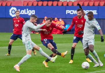 Galería de fotos del partido entre Osasuna y Betis, que ha finalizado con derrota rojilla por 0-2