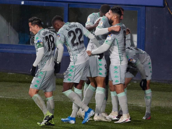 Galería de fotos del partido entre Osasuna y Betis, que ha finalizado con derrota rojilla por 0-2