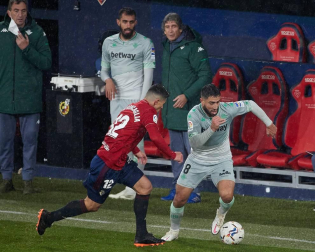 Galería de fotos del partido entre Osasuna y Betis, que ha finalizado con derrota rojilla por 0-2