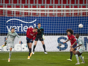 Galería de fotos del partido entre Osasuna y Betis, que ha finalizado con derrota rojilla por 0-2