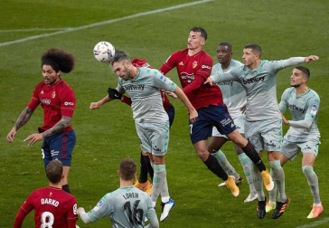 Galería de fotos del partido entre Osasuna y Betis, que ha finalizado con derrota rojilla por 0-2