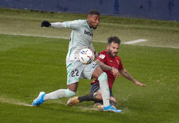 Galería de fotos del partido entre Osasuna y Betis, que ha finalizado con derrota rojilla por 0-2