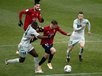Galería de fotos del partido entre Osasuna y Betis, que ha finalizado con derrota rojilla por 0-2