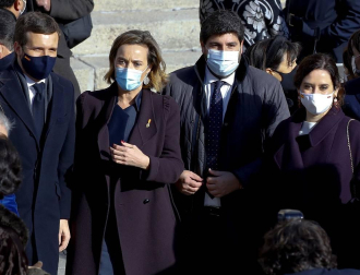 Las restricciones y el frío marcan un homenaje a la Constitución desangelado