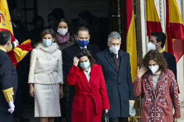 Las restricciones y el frío marcan un homenaje a la Constitución desangelado