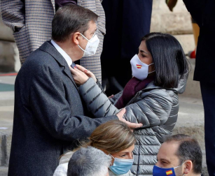 Las restricciones y el frío marcan un homenaje a la Constitución desangelado