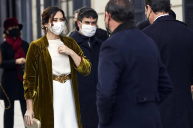 Las restricciones y el frío marcan un homenaje a la Constitución desangelado