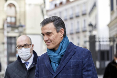 Las restricciones y el frío marcan un homenaje a la Constitución desangelado