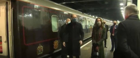 El príncipe Guillermo y Kate Middleton se suben al Royal Train en homenaje a los 'héroes' de la pandemia