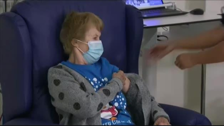 Vídeo: Una abuela británica, primera persona en recibir la vacuna de Pfizer