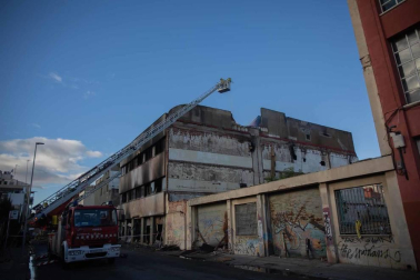 En la nave residían varias personas sin hogar