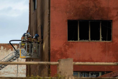 En la nave residían varias personas sin hogar