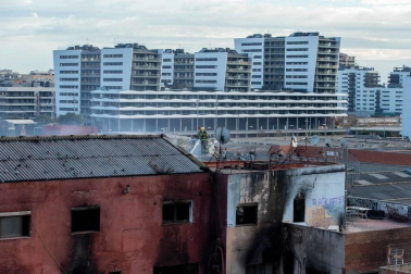 En la nave residían varias personas sin hogar
