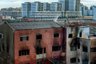 En la nave residían varias personas sin hogar