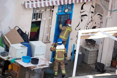 En la nave residían varias personas sin hogar