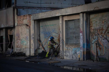 En la nave residían varias personas sin hogar