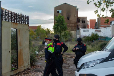 En la nave residían varias personas sin hogar