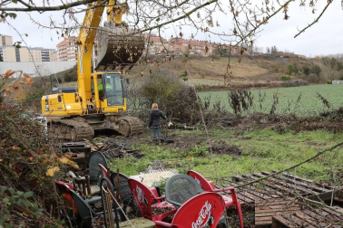 El Ayuntamiento de Pamplona elimina 13 cultivos ilegales situados sobre un viario público
