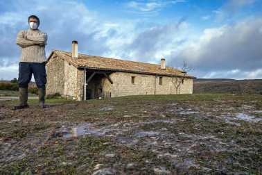 Imágenes de la Sierra de Lóquiz donde hasta 20 vehículos subieron y causaron estragos en caminos y terrenos para pasto.