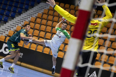 Helvetia Anaitasuna ha ganado 30-25 a Viveros Herol Nava, su cuarta victoria consecutiva que le coloca en sexta posición de la Liga Sacyr Asobal.