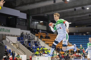 Helvetia Anaitasuna ha ganado 30-25 a Viveros Herol Nava, su cuarta victoria consecutiva que le coloca en sexta posición de la Liga Sacyr Asobal.