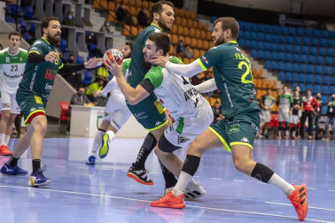 Helvetia Anaitasuna ha ganado 30-25 a Viveros Herol Nava, su cuarta victoria consecutiva que le coloca en sexta posición de la Liga Sacyr Asobal.