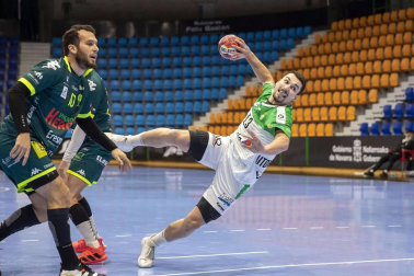 Helvetia Anaitasuna ha ganado 30-25 a Viveros Herol Nava, su cuarta victoria consecutiva que le coloca en sexta posición de la Liga Sacyr Asobal.