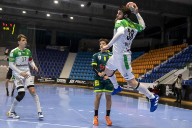 Helvetia Anaitasuna ha ganado 30-25 a Viveros Herol Nava, su cuarta victoria consecutiva que le coloca en sexta posición de la Liga Sacyr Asobal.