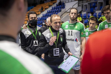Helvetia Anaitasuna ha ganado 30-25 a Viveros Herol Nava, su cuarta victoria consecutiva que le coloca en sexta posición de la Liga Sacyr Asobal.