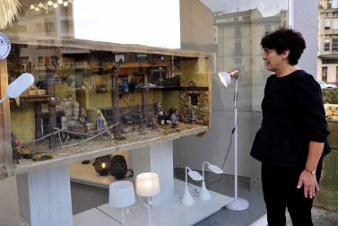 La pandemia no ha permitido a la Asociación de Belenistas de Tafalla abrir su tradicional exposición. Sin embargo, sus creaciones se pueden contemplar en varios comercios locales