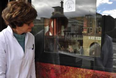 La pandemia no ha permitido a la Asociación de Belenistas de Tafalla abrir su tradicional exposición. Sin embargo, sus creaciones se pueden contemplar en varios comercios locales