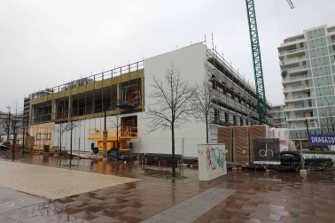 Un hotel que ocupará casi una manzana completa, una residencia de estudiantes y otra para personas mayores se van a repartir a lo largo de la avenida Juan Pablo II
