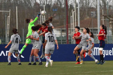 Osasuna Femenino ha visto cómo se frenaba su gran racha de resultados ante el filial del Athletic.